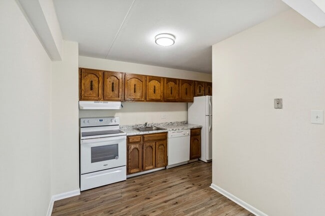 Building Photo - 1 Bedroom Condo Walking distance to Univer...
