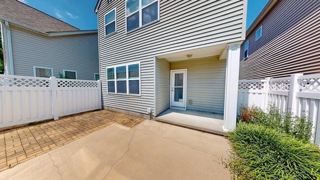 Building Photo - 5597 Lantos Rd