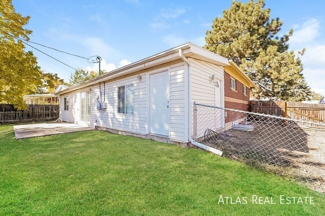 Building Photo - 888 Ogden Cir