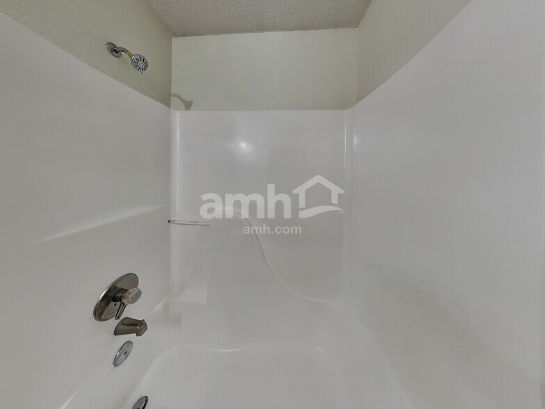 Building Photo - 1676 Sweetwater Ln