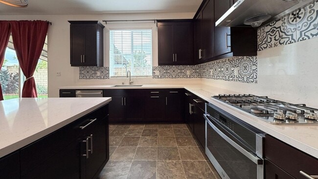 Building Photo - 1685 Camellia Ln