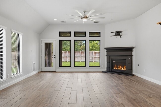Building Photo - 103 Boarsmen Ct