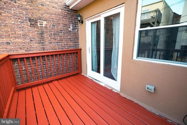 Building Photo - 16 N Bradford St