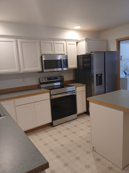 Building Photo - 5670 Correll Dr