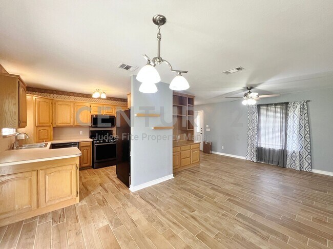 Building Photo - 408 W Morton Ave