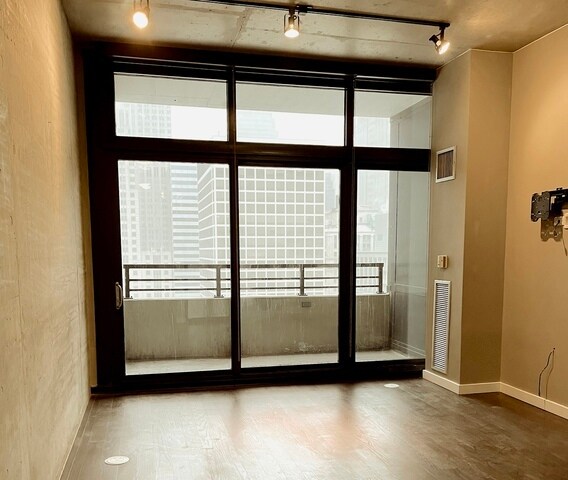 Building Photo - 235 W Van Buren St