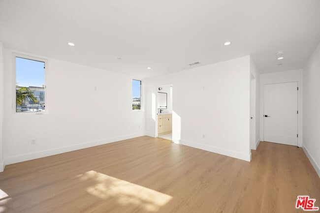 Building Photo - 6239 Banner Ave