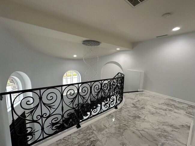 Building Photo - Exquisite Vina Del Mar home in Spanish Hills
