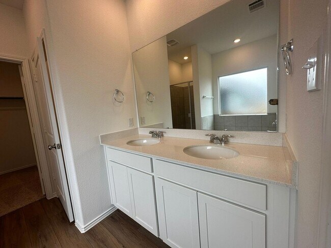 Building Photo - 228 Jeffers