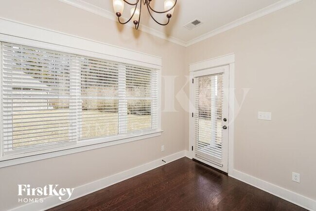 Building Photo - 1470 Woodridge Pl