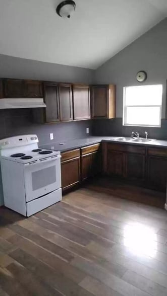 Building Photo - 2020 Family Ln.