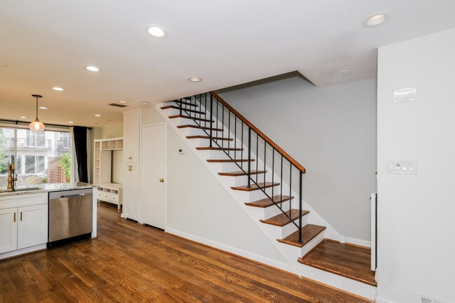 Building Photo - 847 3rd St SW