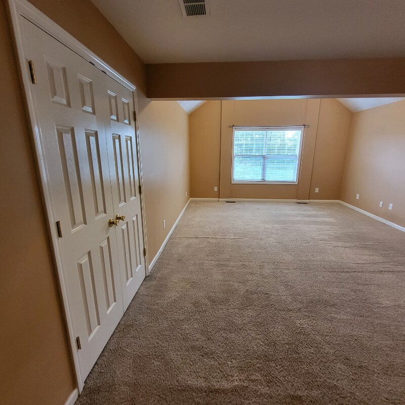 Building Photo - 1115 Oatlands Park