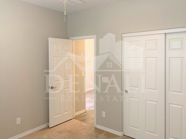 Building Photo - 334 N 79th Pl