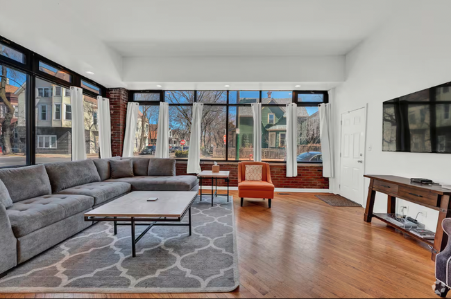 Building Photo - 3456 N Damen Ave