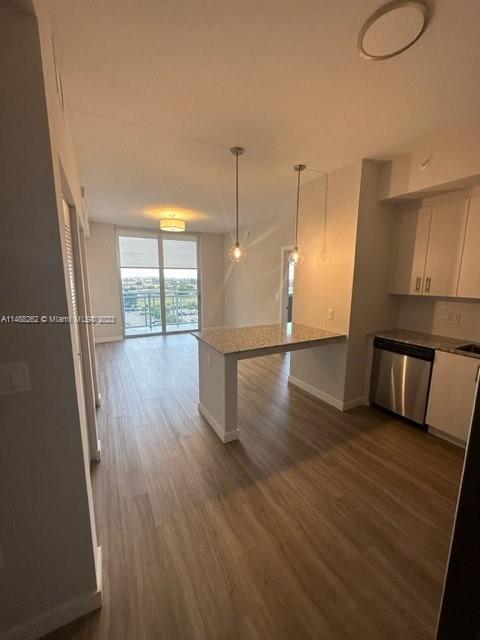 Building Photo - 3055 W 16th Ave