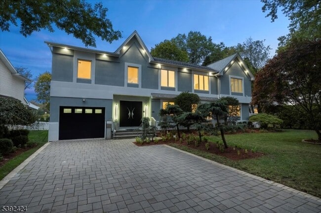 Building Photo - 827 Alden Rd