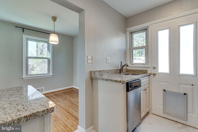 Building Photo - 2722 Jefferson Dr