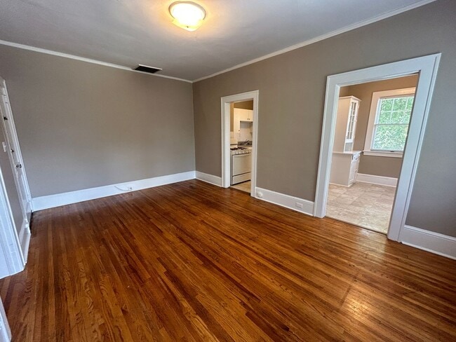 Building Photo - Adorable One Bedroom Apartment in Dilworth!