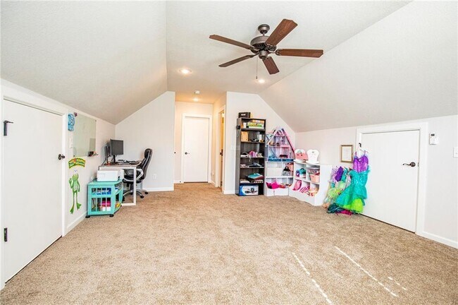 Building Photo - 1700 Abbey Ln