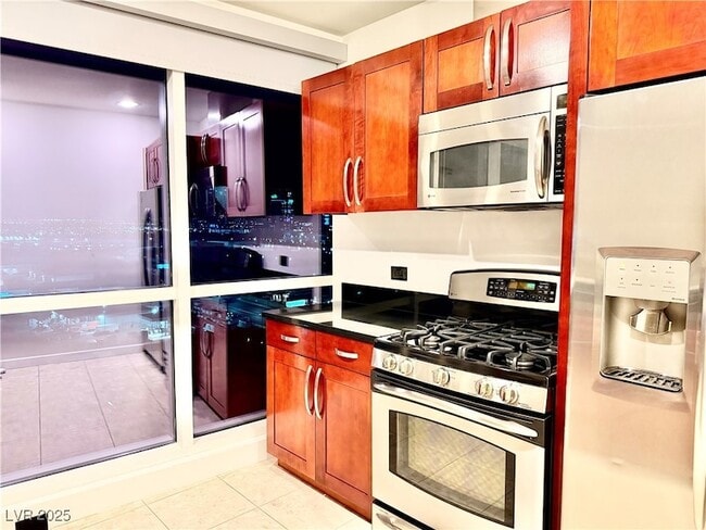 Building Photo - 4575 Dean Martin Dr