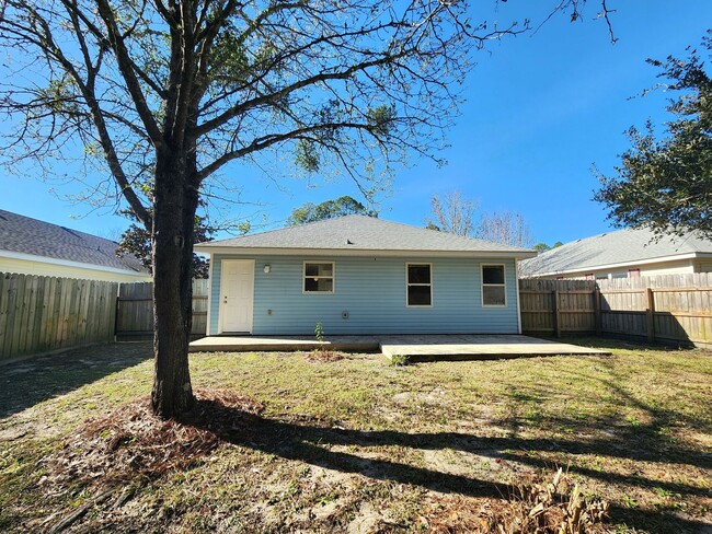 Building Photo - Fenced 3/2 available in Elberta