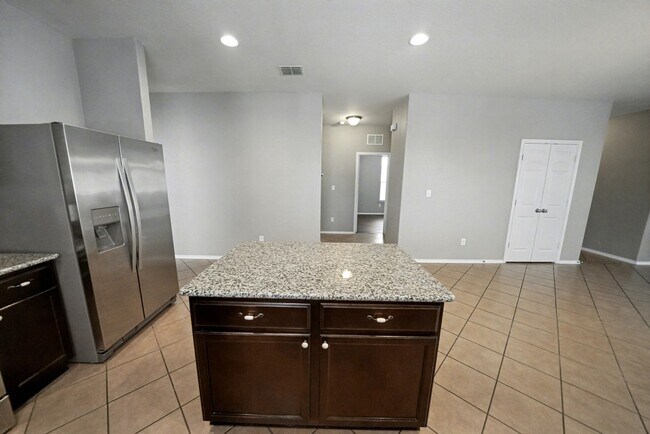 Building Photo - Beautiful Home in the Highly Desirable Ala...