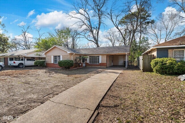 Building Photo - 2726 W Cavett Dr