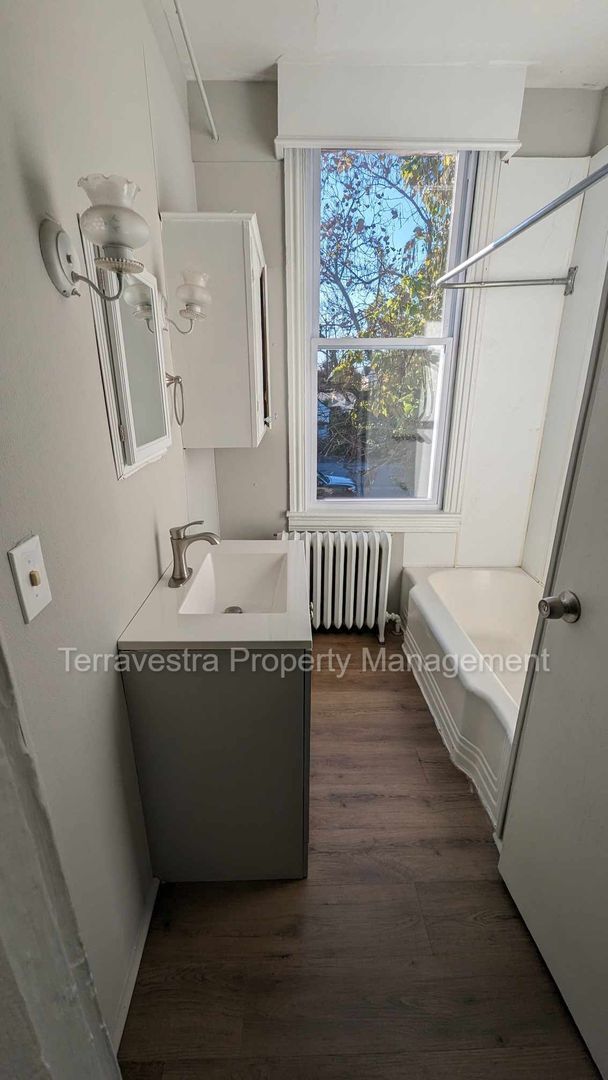 Building Photo - 506 N High St