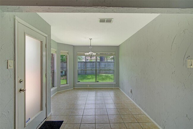 Building Photo - 16322 Chimneystone Dr