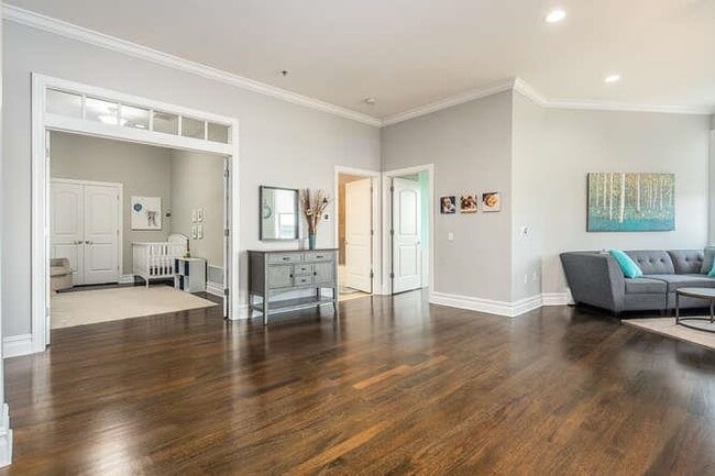 Building Photo - 564 Gregory Ave