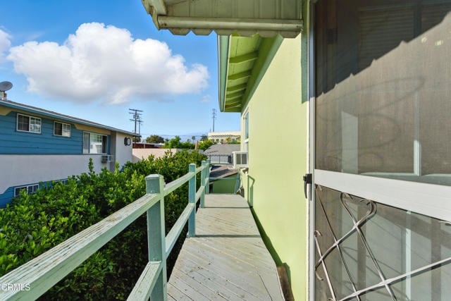 Building Photo - 1545-1542 Riverside Dr