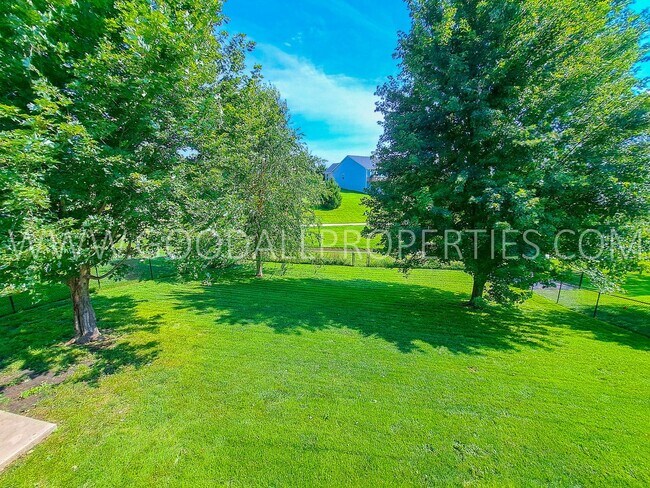 Building Photo - 3 Bedroom 3.5 Bath Urbandale Home Waukee S...