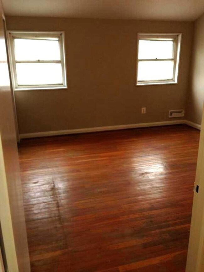 Building Photo - 3214 Wallford Dr