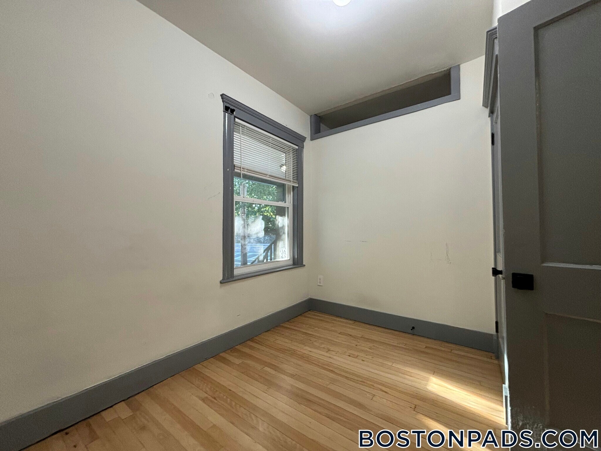 Building Photo - 41 Long Ave