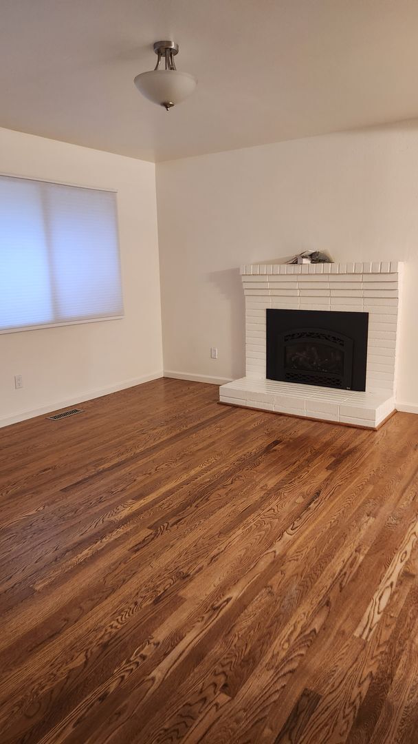 Building Photo - Wonderful 3 bedroom home close to schools and shopping!