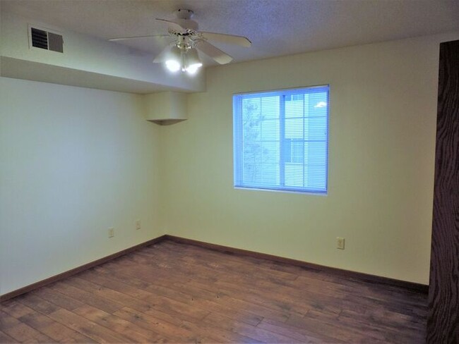 Building Photo - $1,095 | 2 Bedroom, 1 Bathroom Condo | Pet...