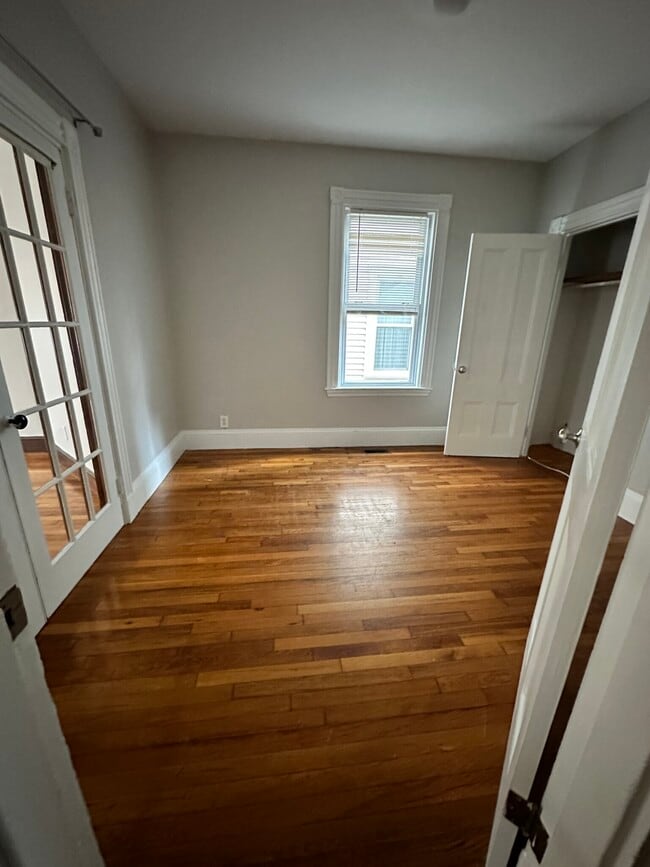 Building Photo - 147 L St