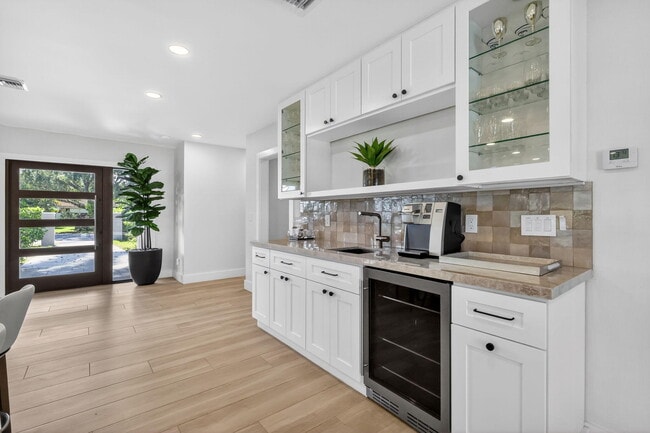 Building Photo - 937 SW 34th Ct