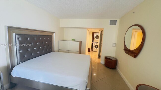 Building Photo - 17375 Collins Ave