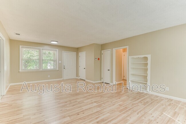 Building Photo - 2832 Cornelia Rd