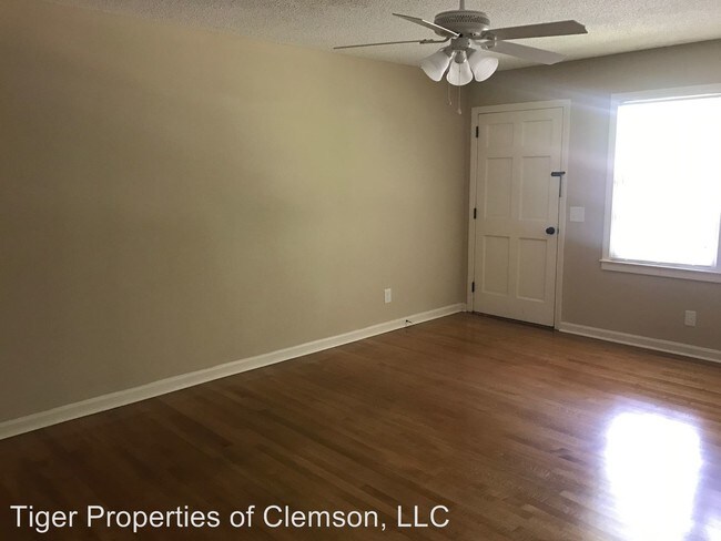 Building Photo - 218 Cochran Rd