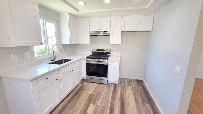 Building Photo - 267 W 6th Ave