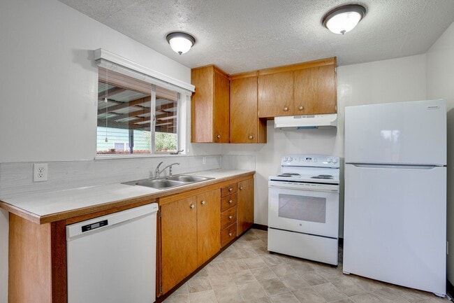 Building Photo - Edmonds 3 Bedroom, 1 Bathroom Mid-Century ...