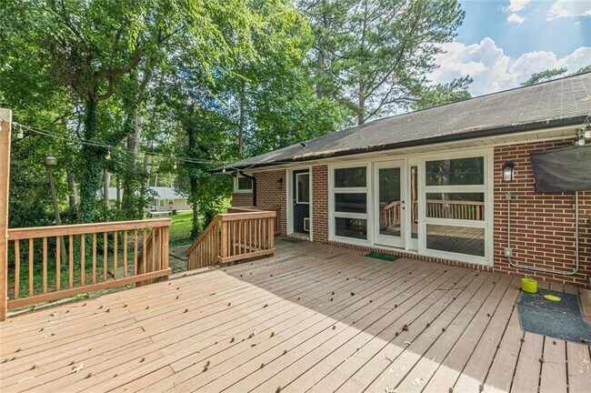 Building Photo - 2314 Bryant Dr