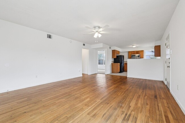 Building Photo - 4302 Harmon Ave