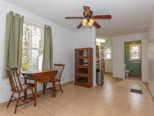 Building Photo - 212 Gilsum St