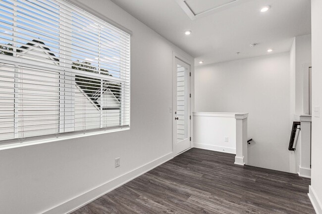 Building Photo - 1815 Gotham Ln NE