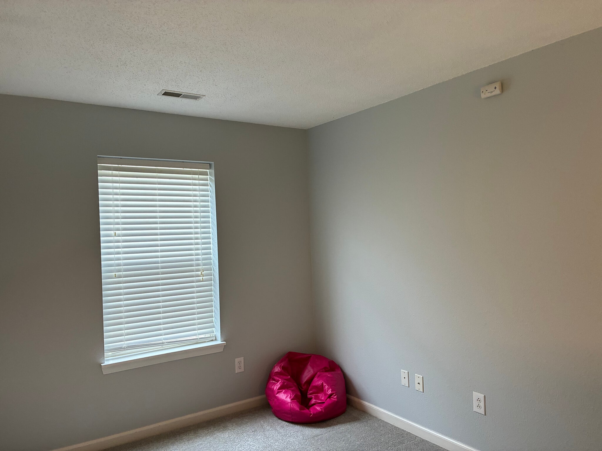 Building Photo - 2396 Meadow Bend Dr