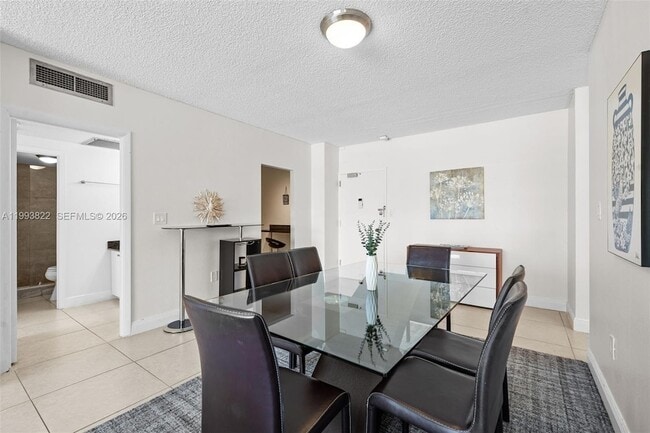 Building Photo - 500 Bayview Dr